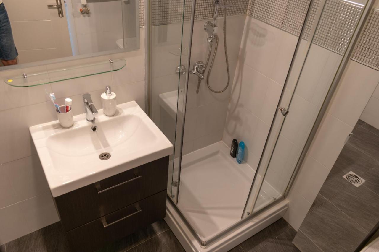 Stan Na Dan 021 Apartment โนวีซาด ภายนอก รูปภาพ