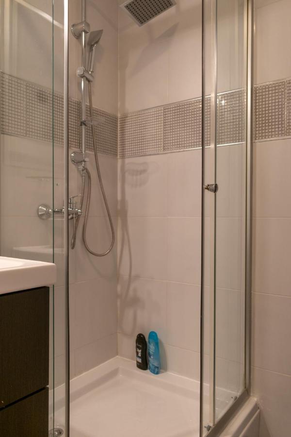 Stan Na Dan 021 Apartment โนวีซาด ภายนอก รูปภาพ
