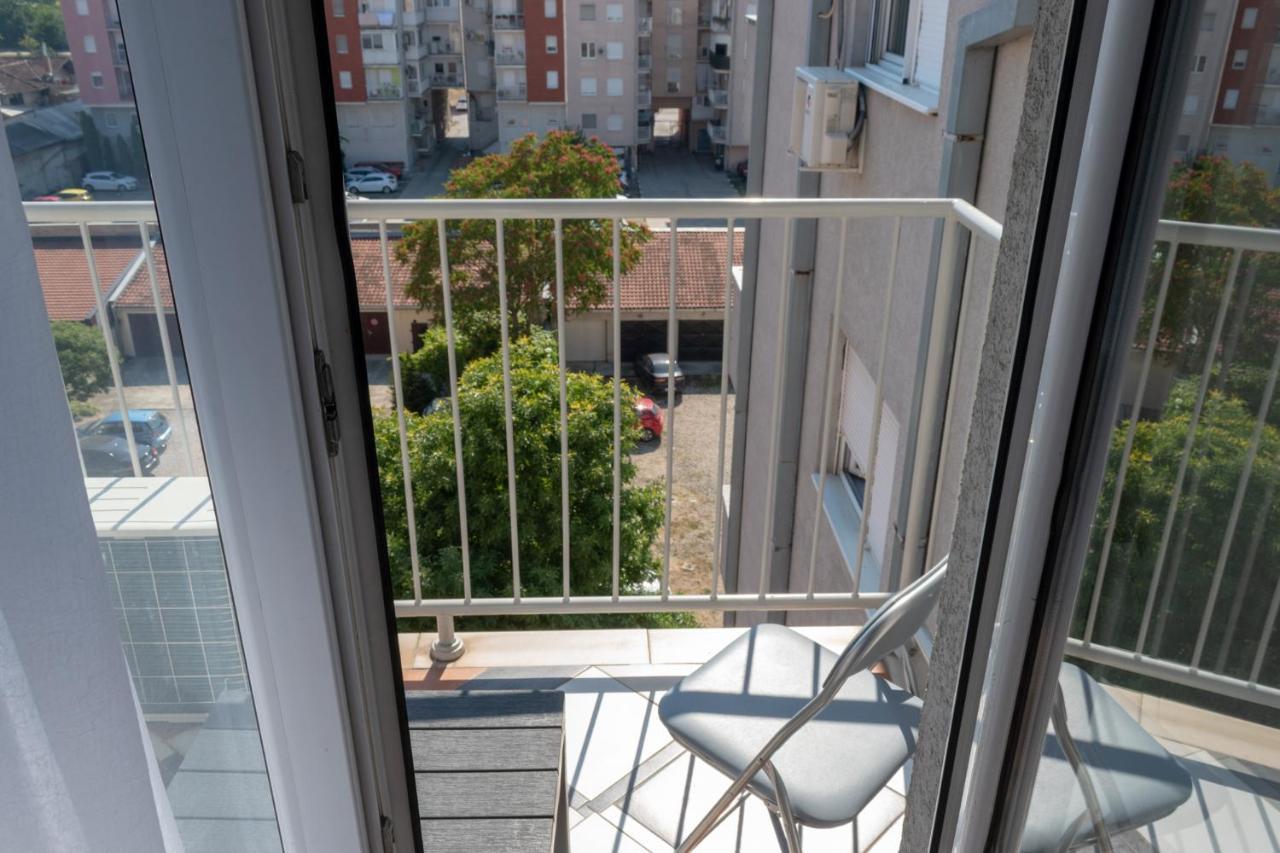 Stan Na Dan 021 Apartment โนวีซาด ภายนอก รูปภาพ