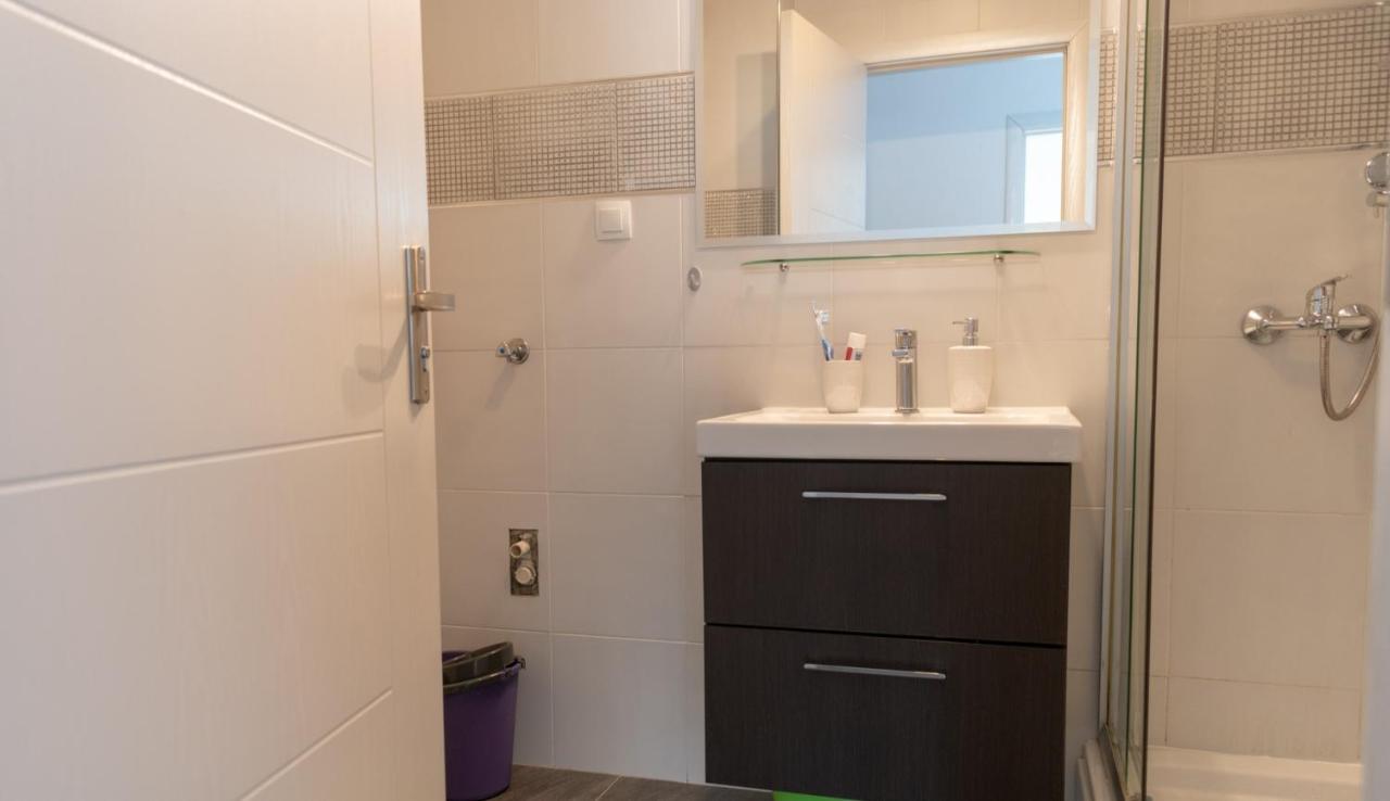 Stan Na Dan 021 Apartment โนวีซาด ภายนอก รูปภาพ