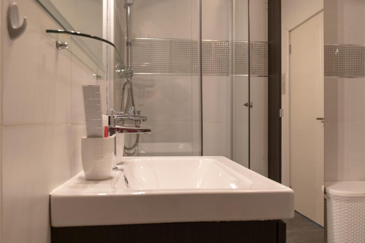 Stan Na Dan 021 Apartment โนวีซาด ภายนอก รูปภาพ