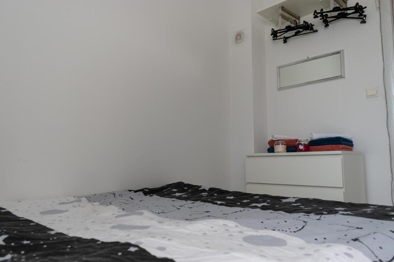 Stan Na Dan 021 Apartment โนวีซาด ภายนอก รูปภาพ