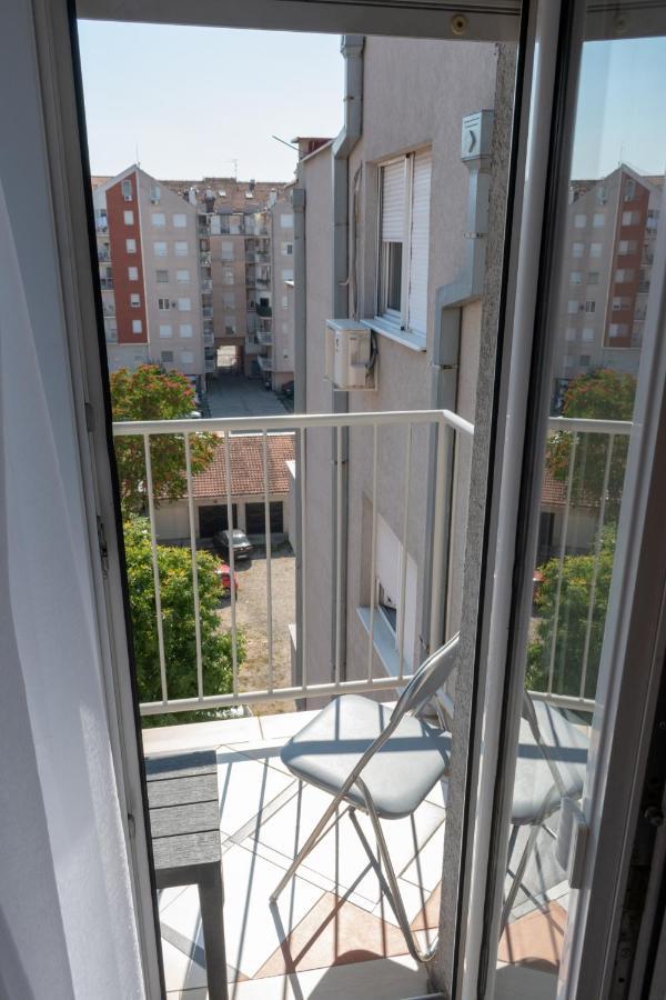 Stan Na Dan 021 Apartment โนวีซาด ภายนอก รูปภาพ