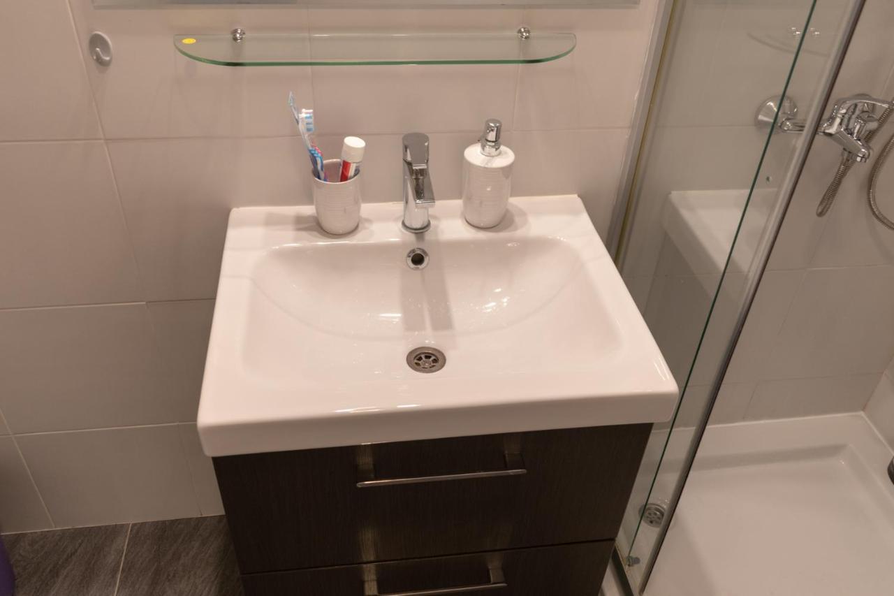 Stan Na Dan 021 Apartment โนวีซาด ภายนอก รูปภาพ