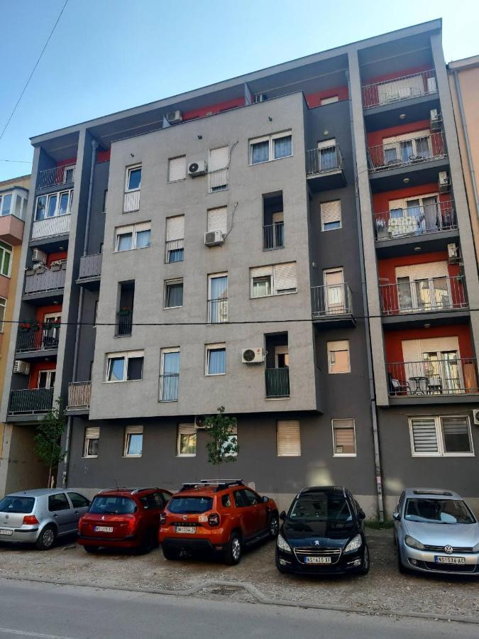 Stan Na Dan 021 Apartment โนวีซาด ภายนอก รูปภาพ