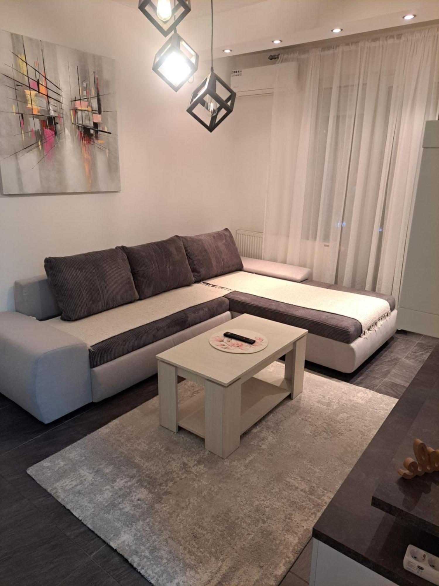 Stan Na Dan 021 Apartment โนวีซาด ภายนอก รูปภาพ